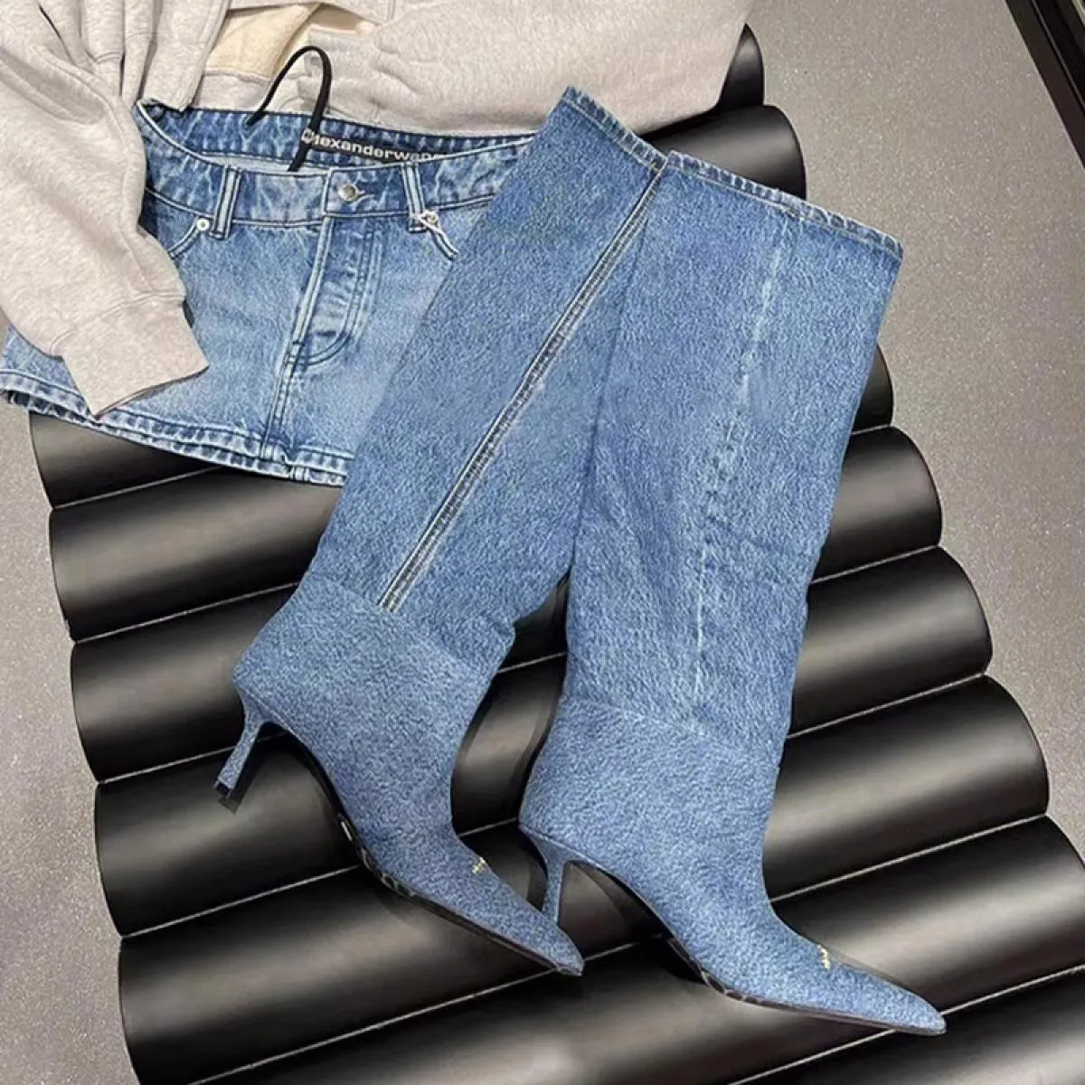 Stivali da moto Punta a punta Tacchi alti Scarpe da donna Stivali Chelsea alti al ginocchio 2023 Inverno Nuovo marchio di lusso