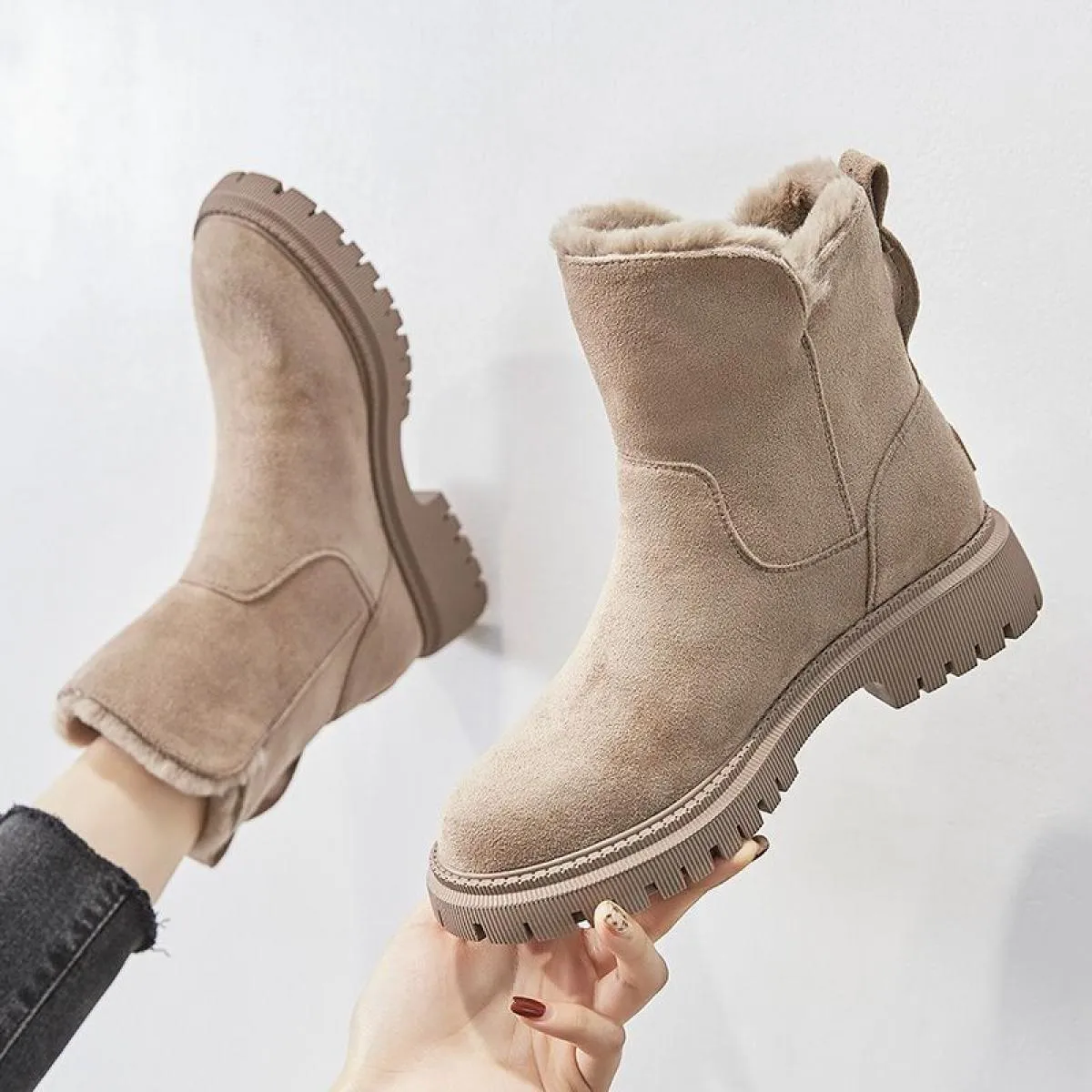 Stivali da neve Donna Inverno 2023 Nuovo Plus Scarpe da donna in velluto Stivali caldi Scarpe di cotone spesso Stivali pelosi da