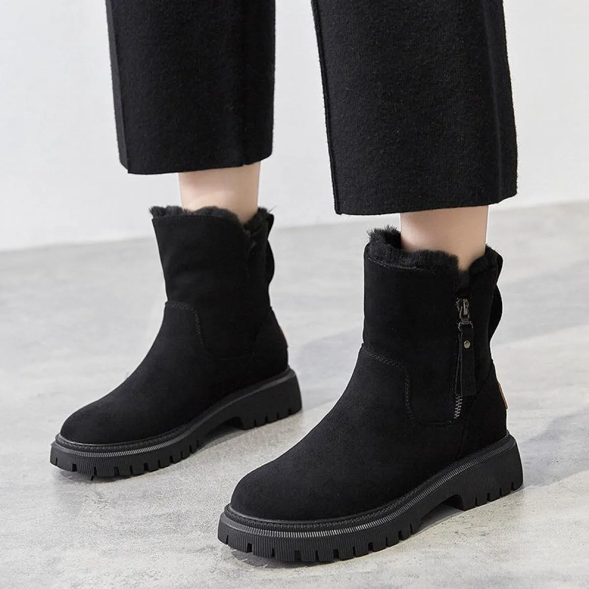 Stivali da neve Donna Inverno 2023 Nuovo Plus Scarpe da donna in velluto Stivali caldi Scarpe di cotone spesso Stivali pelosi da