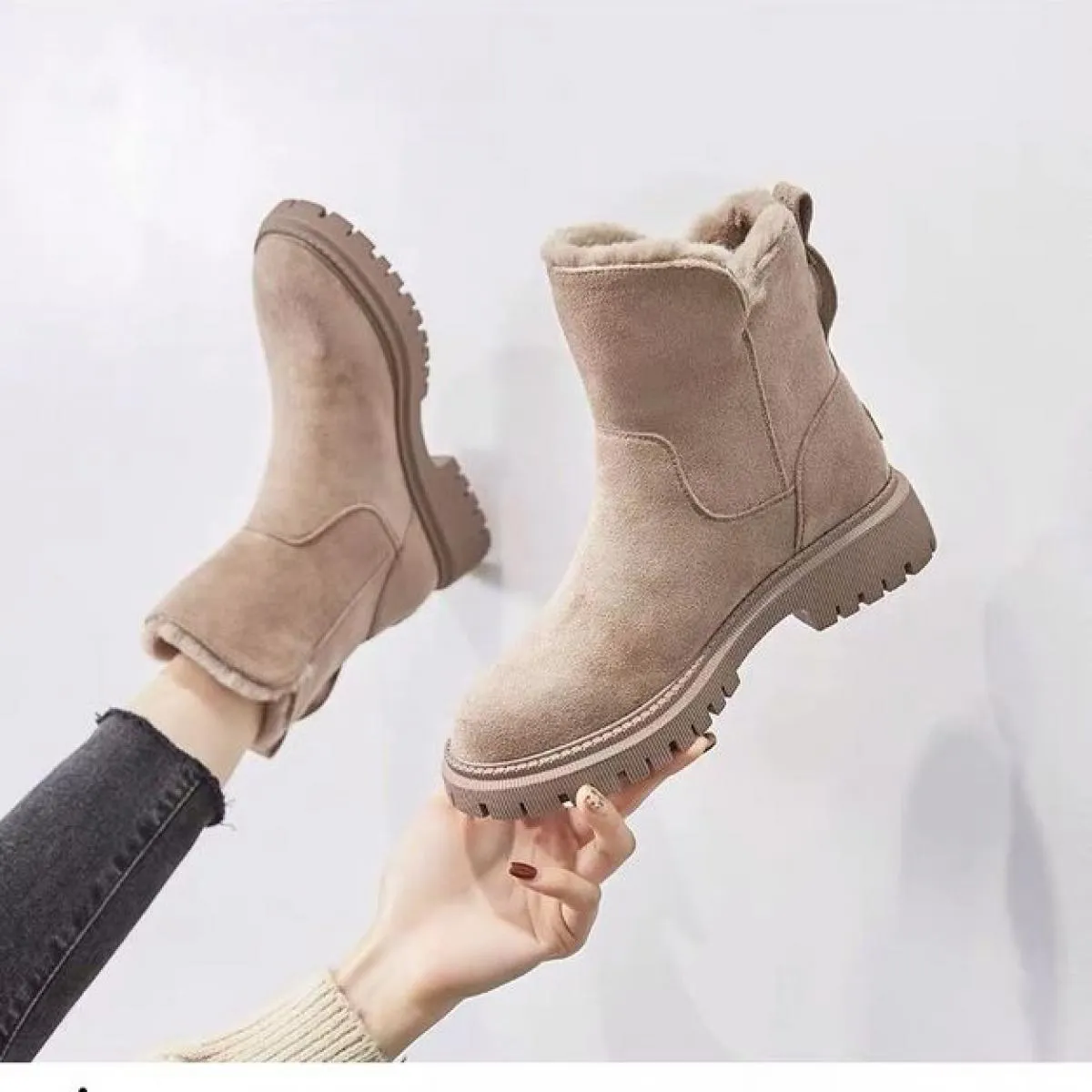Stivali da neve Donna Inverno 2023 Nuovo Plus Scarpe da donna in velluto Stivali caldi Scarpe di cotone spesso Stivali pelosi da