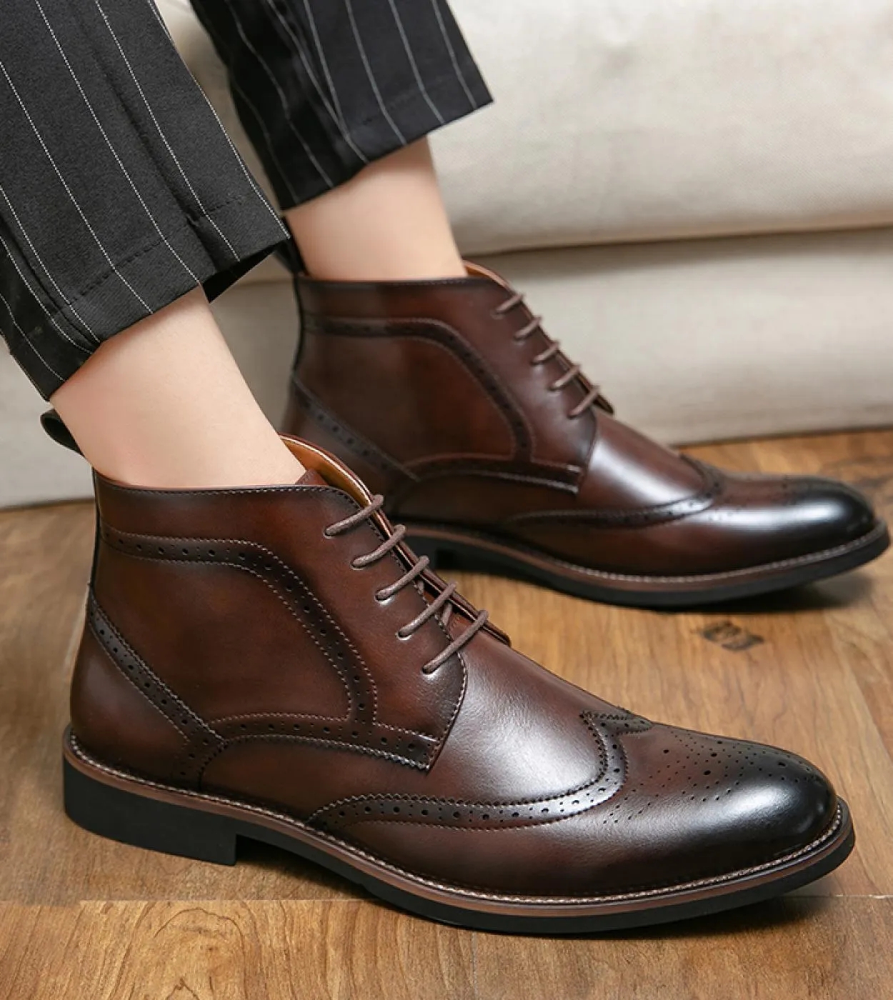 Stivali da uomo di marca italiana Stivali alti neri Chelsea da uomo con lacci Stivali casual da uomo in pelle stile britannico A