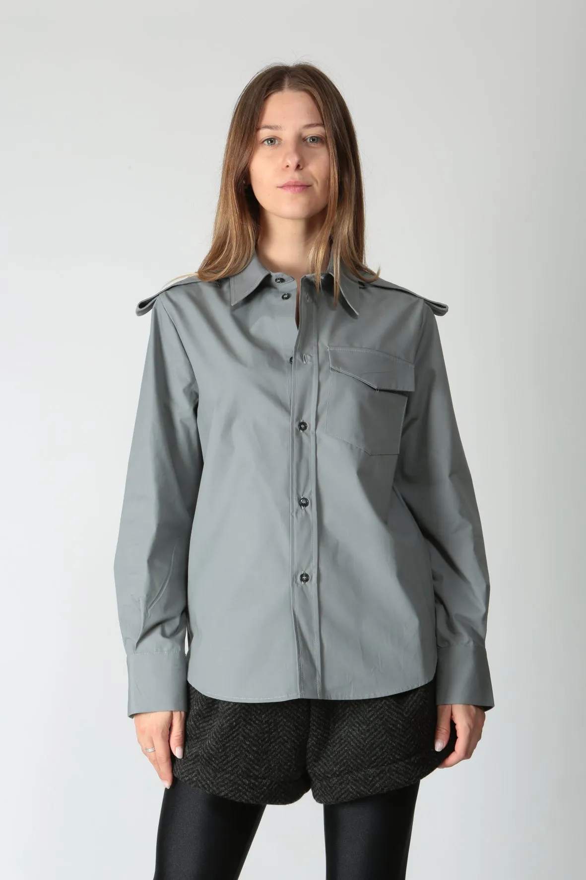 The M Camicia in cotone con alamari Ilean