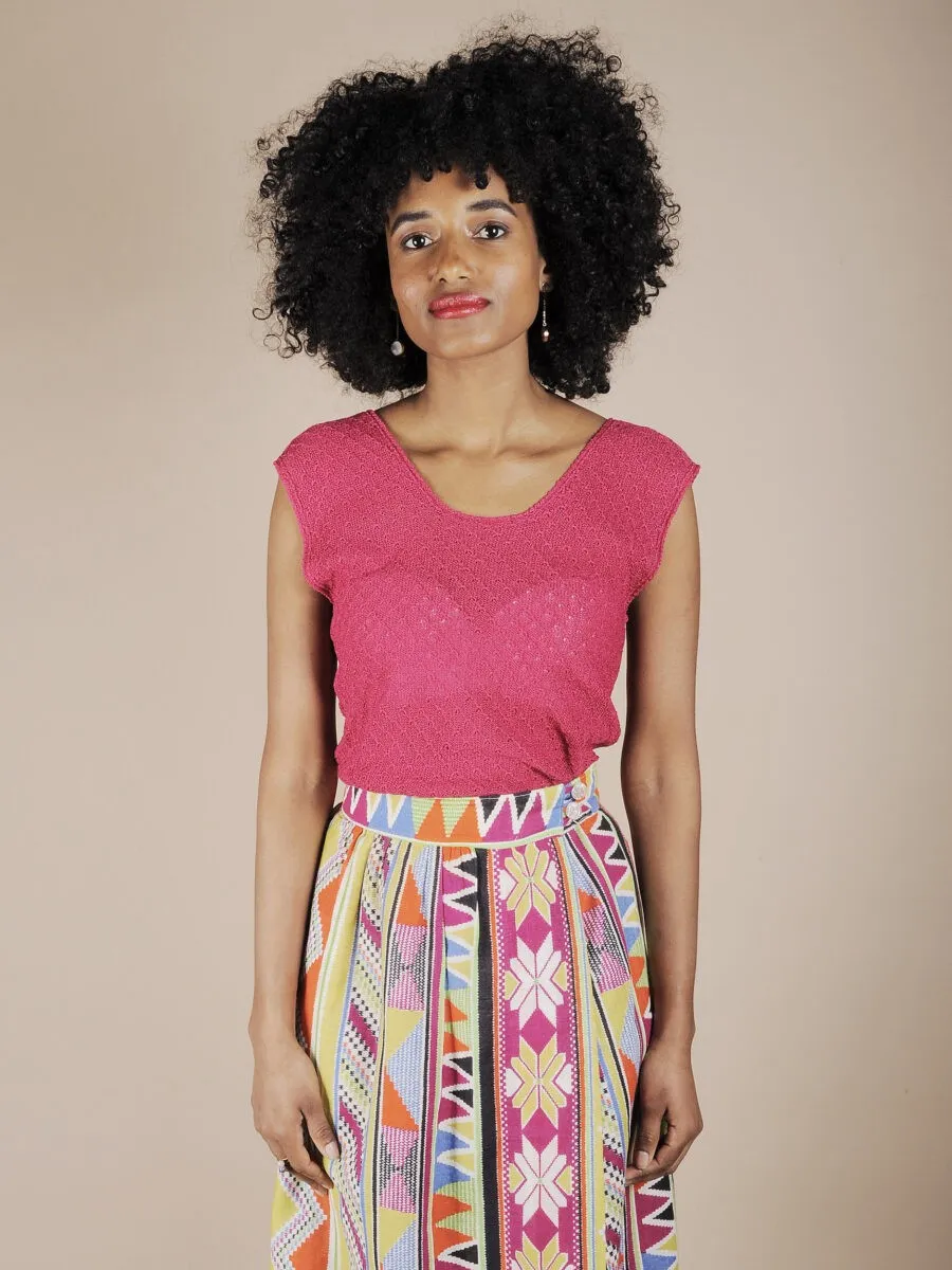 Top di maglia punzonata rosa rubino
