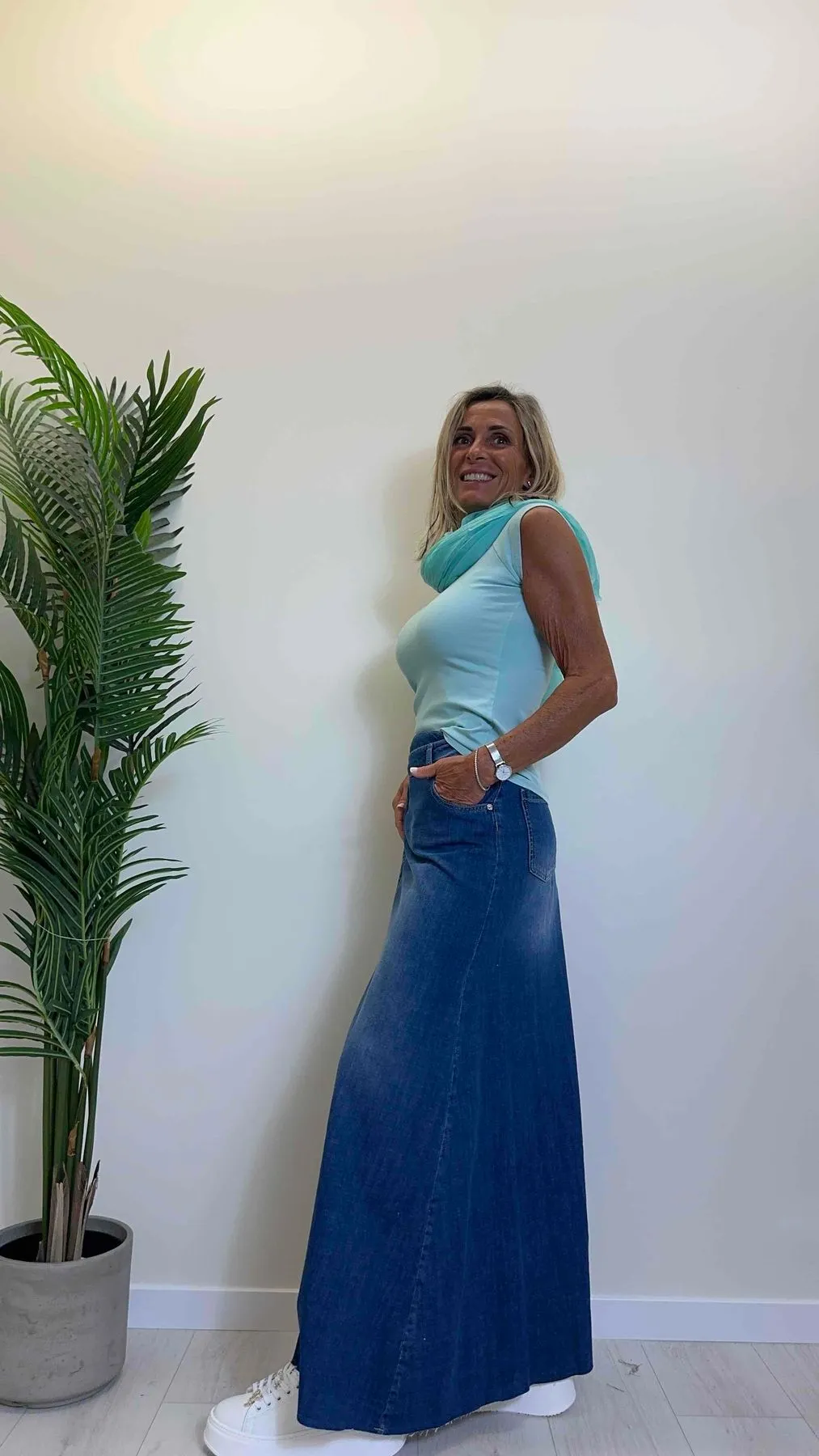 VICOLO - DB5134 - GONNA JEANS CON SPACCO CENTRALE E CHIUSURA LATERALE