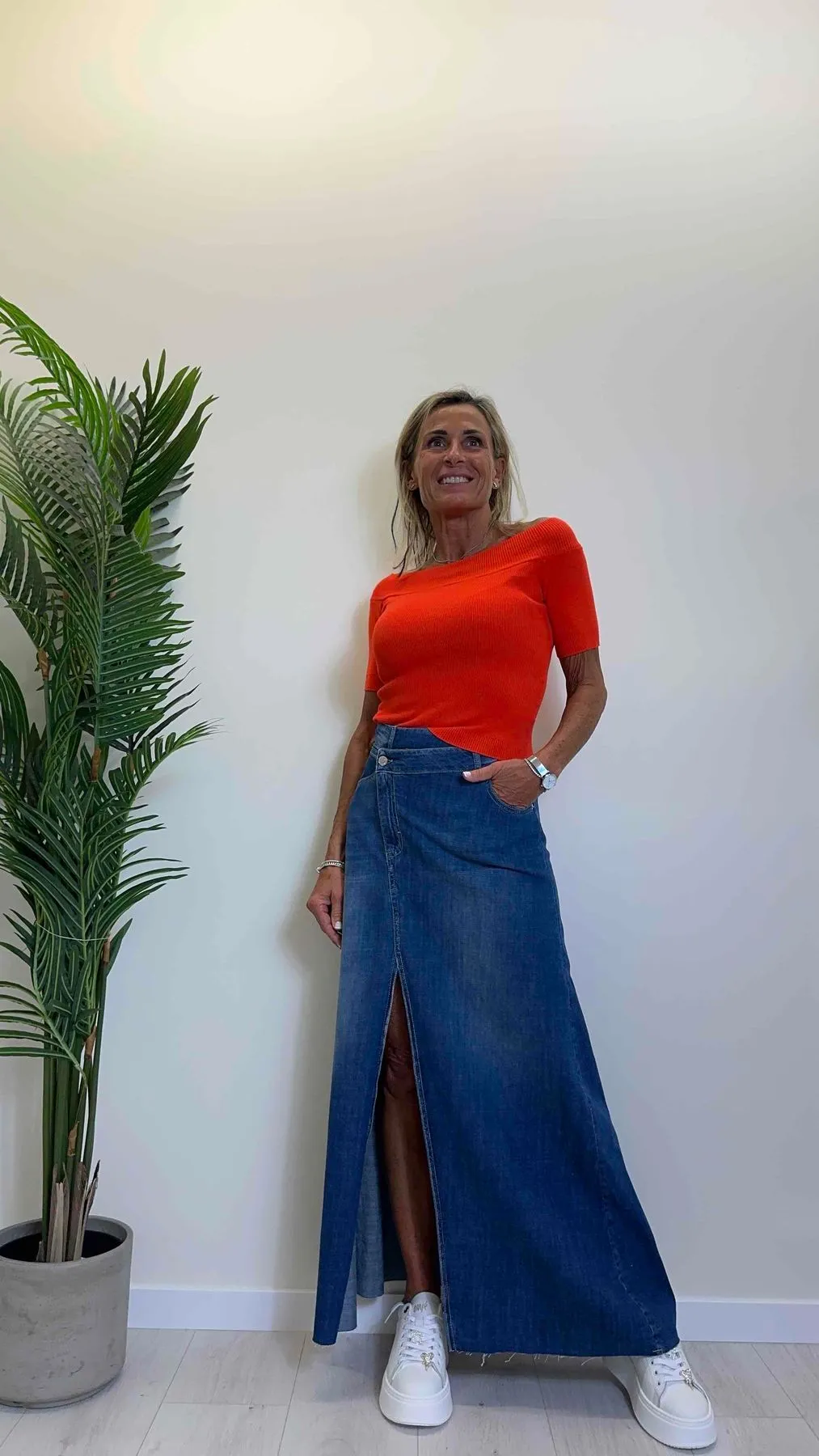 VICOLO - DB5134 - GONNA JEANS CON SPACCO CENTRALE E CHIUSURA LATERALE
