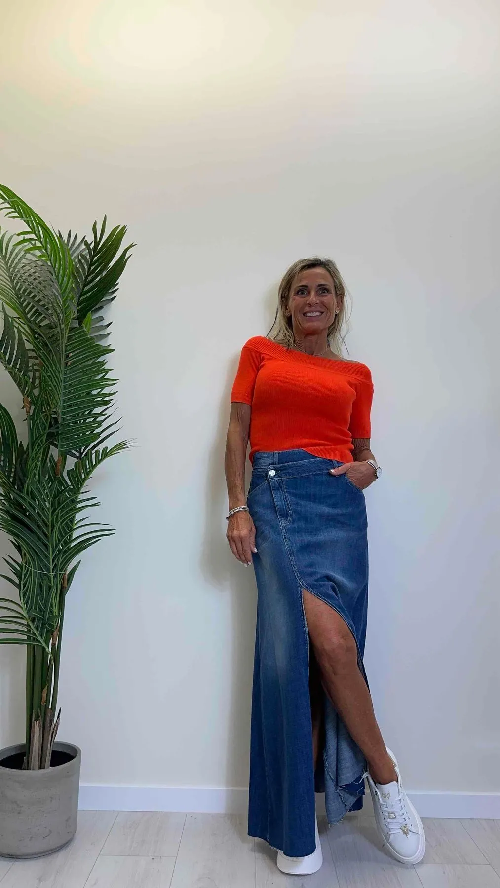 VICOLO - DB5134 - GONNA JEANS CON SPACCO CENTRALE E CHIUSURA LATERALE